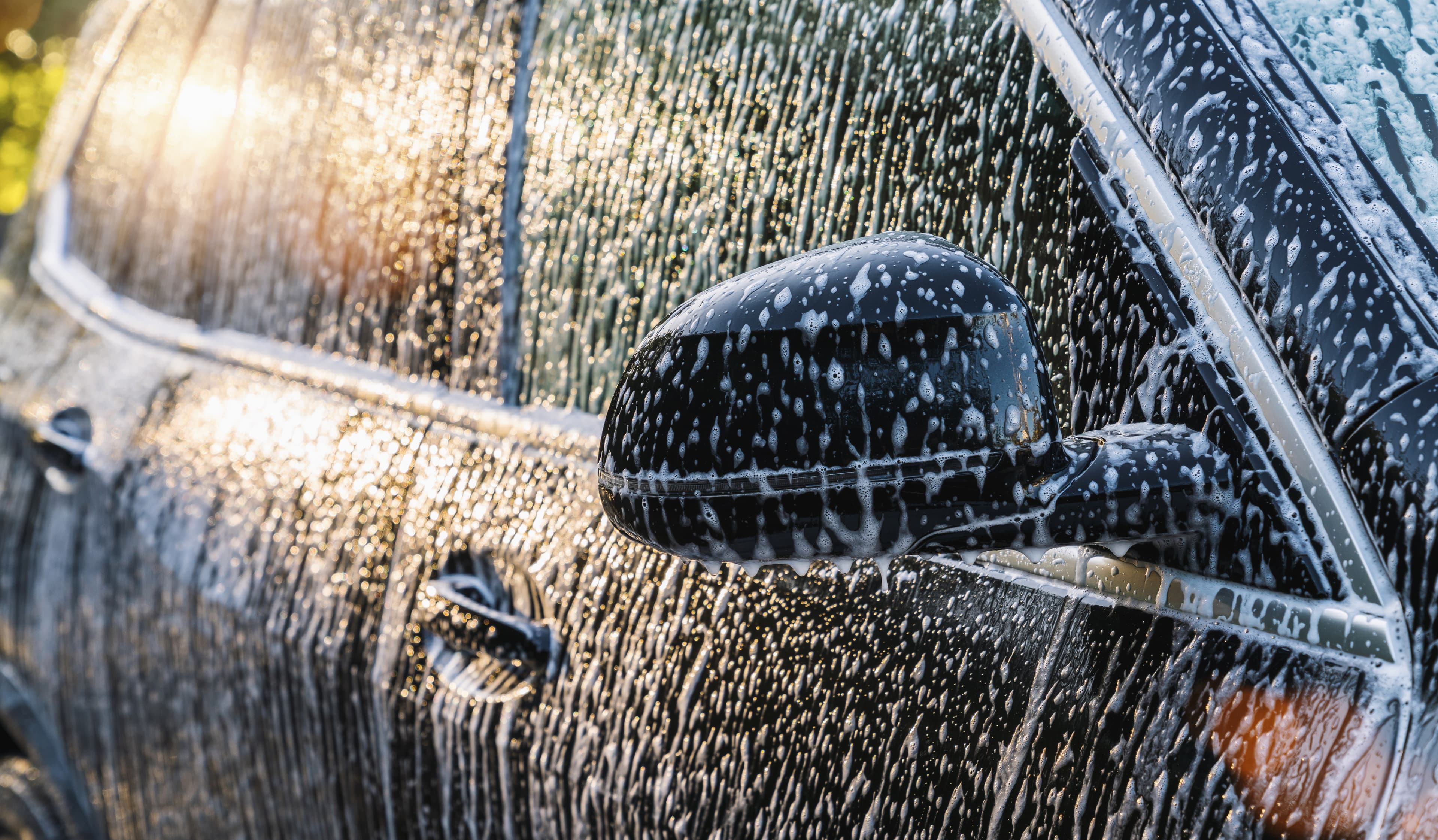 bil,schampå,bilvård,lödder,svart,baskspegel,auto, automobile, black, carwash, exterior, foam, high, interior, jet, man, outdoor, pressure, soaping, sporty, suv, touch less, transport, vehicle, wash, washer, wheels, worker