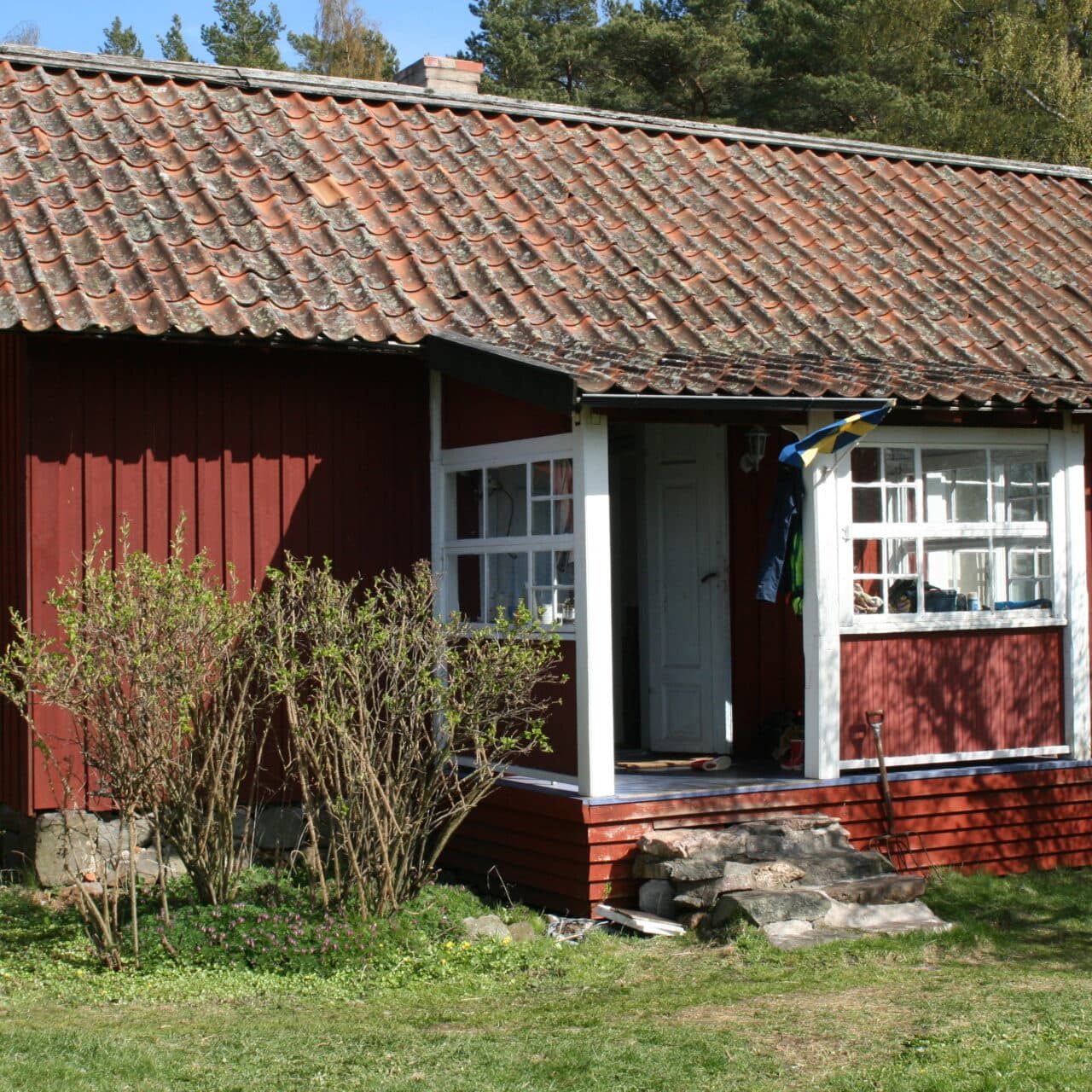 Hyr en av våra stugor på Sandböte i Stockholms skärgård.