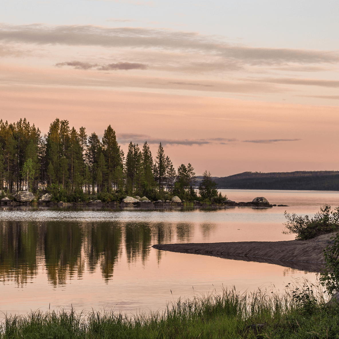 Muddus Nationalpark. Ljus sommarhimmel.